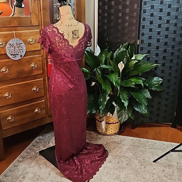 NWT Marina Burgundy lace maxi dress size 8 - Picture 7 of 15